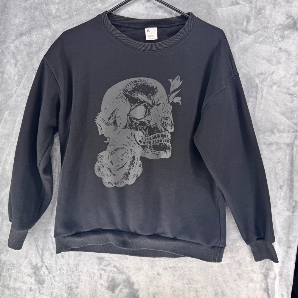 Buff Bunny Collection Skull Rose Graphic Black Sweatshirt Medium ‎ Polyester